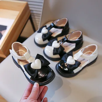 Новые летние сандалии для девочек 2023 года, лакированная кожа, обувь принцессы для малышей, Модный галстук-бабочка для отдыха, Размер 23-36