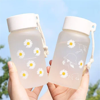 Маленькая бутылка для воды с маргаритками в японском стиле, 550 мл, Большая емкость, Прозрачная / матовая бутылка с сердечком для милой девушки с веревкой для переноски