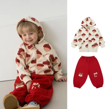 Осенние детские комплекты, детские костюмы с длинными рукавами для мальчиков, повседневные милые ореховые пальто с капюшоном, Красные штаны с принтом, одежда от 3 до 8 лет